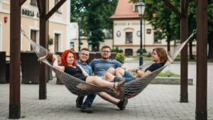 Pergola wolnostojąca przy salonie - wymiary, trwałość i aranżacja - hero image