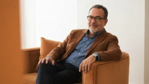 Panele laminowane przy meblach na wymiar - odporność, kolor i montaż - hero image